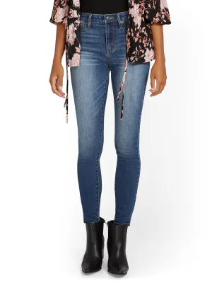 High-Waisted Curvy Essential Skinny Jeans - Orchard Wash